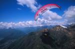 Paragliding Fluggebiet Europa » Schweiz » Tessin,Cimetta,genau �ber dem Piloten (Volker Nies) die Cimetta.
mit freundlicher Genehmigung �www.azoom.ch