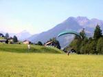 Paragliding Fluggebiet ,,Landeplatz Talstation Wispilebahn, 1'050 MSL
150 m südlich der Talstation an der Hauptstrasse Richtung Gsteig, Col du Pillon (Windsack)