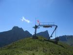 Paragliding Fluggebiet Europa » Schweiz » Luzern,Schrattenflue,Auf dem Berg: Bergstation des Skilifts, mit Windsack...
Über den Giswilerstöcken beginnt es zu brodeln.