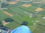 Paragliding Fluggebiet Europa » Deutschland » Nordrhein-Westfalen,Hamm - Bockum-Hövel,Die 1.000m lange Schleppstrecke führt von Ost nach West. Freie Flächen links und rechts von der Strecke sichern einen stressfreien Schlepp. Auf der gesamten Länge haben wir immer mindestens 25m Platz zur Seite. An den Start-/Landeplätzen grosse Flächen, die auch mal eine weniger optimale Landeeinteilung verzeihen und den Piloten immer sicher am Boden ankommen lassen.
Höhenbegrenzung: keine
Funkfrequenz: 120.975
Beim VDV stehen 2 Doppeltrommelwinden.
An thermischen Tagen findet auch unter der Woche Flugbetrieb statt.
Die 1000 Meter lange Schleppstrecke läßt Klinkhöhen von 400 Meter und mehr zu.
Bei thermischen Wetterlagen ist der Einstieg nach oben garantiert.
Gäste sind immer Willkommen.