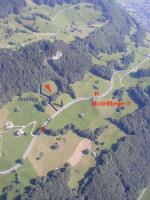 Paragliding Fluggebiet Europa » Schweiz » Glarus,Nüenchamm,Uebersicht uber den Startplatz.
Bitte Anstieg beachten (ist meist im Gelände markiert!); ebenso das Gelände der Modellflieger - Danke!