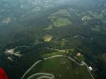 Paragliding Fluggebiet Europa » Italien » Venetien,Monte Grappa,Am R�ckflug vom Monte Grappa, tief unten der Startplatz "Col des Puppolo"