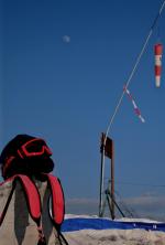 Paragliding Fluggebiet Europa » Italien » Venetien,Monte Grappa,Startplatzromantik am "Alten" Weststartplatz ( Cassette ):
Mondaufgang kurz vor dem saukalten Winterabendflug> Februar 2006
