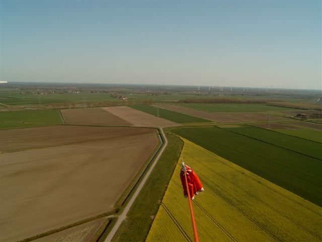 The green lane next to the yellow field, is the winch area
('runway')