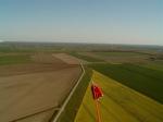 Paragliding Fluggebiet Europa » Niederlande,Bellingwolde,The green lane next to the yellow field, is the winch area
('runway')