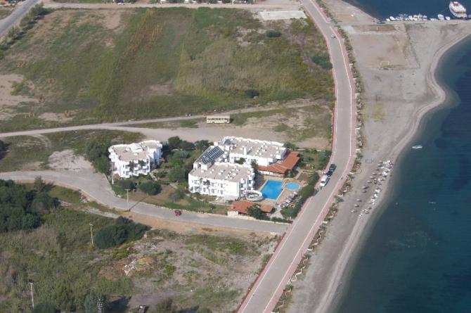 Landepl�tze: Fl�che rechts neben dem Bus oder am Strand unterhalb des Sportplatzes