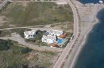 Paragliding Fluggebiet Asien » T�rkei,Kocatepe,Landepl�tze: Fl�che rechts neben dem Bus oder am Strand unterhalb des Sportplatzes