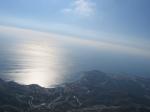 Paragliding Fluggebiet Europa » Spanien » Andalusien,Cerro de Itrabo,05.01.06,
Itrabo, tolle Start�berh�hung, aber der starke WSW-Wind �berstr�mt in Almunecar den R�cken von los Pinos und erzeugt heftige Turbulenzen bei  der Landung auf dem Strand vor dem TAO. Das Lee ist an der glatten Wasseroberfl�che gut zu erkennen.