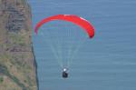 Paragliding Fluggebiet Europa » Portugal » Madeira,Lamaceiros,die imposante Felswand des Adlerfelsens und darunter das Meer bei Porto da Cruz