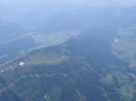 Paragliding Fluggebiet Europa » Österreich » Vorarlberg,Niedere,14.06.06,
die ganze Niedere auf einen Blick.
Startplatz Andelsbucher Seite in Bildmitte.
Startplatz Bezauer Seite am linken Bildrand auf "8:00 Uhr"