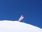 Paragliding Fluggebiet Europa » Österreich » Vorarlberg,Diedamskopf,07.04.06, Diedamskopf
Didi spielt am Gipfelkreuz