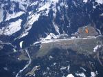 Paragliding Fluggebiet Europa » Österreich » Vorarlberg,Diedamskopf,22.04.06,
hoch zwischen Diedamskopf und Üntschenspitze. Landeplatz Schoppernau: links vom Dreieck in rechter Bildrandmitte.
(Foto: "Didi" Dieter Häberlen)