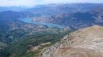 Paragliding Fluggebiet Europa » Frankreich » Provence-Alpes-C�te d Azur,St Vincent Les Forts,Von St Vincent les Forts direkt zur Dormillouse.
Blick zum Lac de Serre Poncon u. dem Ecrin Massif. Sept 2007.