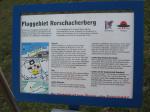 Paragliding Fluggebiet Europa » Schweiz » St. Gallen,Rorschacher Berg,Die Info-Tafel am Startplatz
Mit Kasse:
BITTE 3.- FR�nkli einschmeissen
( bekommt der Besitzer der Wies , ein sehr netter Herr Graf )