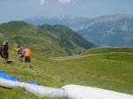 Paragliding Fluggebiet Europa » Schweiz » St. Gallen,Flumserberg-Maschgenkamm-Prodkamm-Leist,Nach dem Start �ber den Zaun fliegen. Video Start vom Maschgenkamm