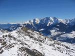 Paragliding Fluggebiet ,,Blick in Richtung Ost (Piz Mundaun).
Rechts liegt das Val Lumnezia;
links Obersaxen.
