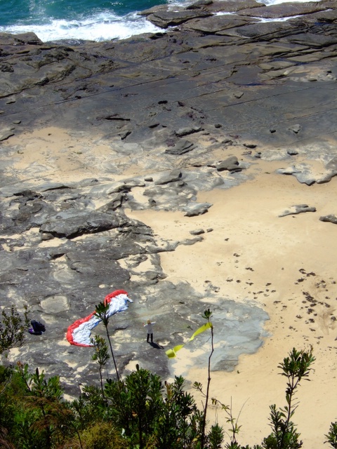 There is plenty of space on the beach to bomb out into if the site isn't on but you still decided to give it a try. Thanks to Uschi to play the wind dummy on that day.