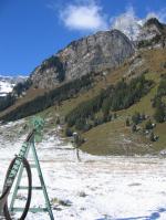 Paragliding Fluggebiet Europa » Schweiz » Uri,Fisetengrat,Transportseil beim Dorfeingang Urnerboden auf der rechten Seite (könnte gefährlich werden, wenn man erst spät die Talseite zum Landen bei Urnerboden wechselt). Keine Signalisation!