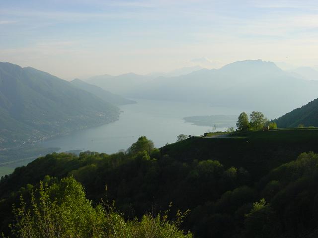 Blick von Monti della Gana �ber Lago Maggiore / Maggia-Delta