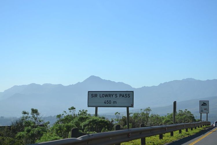 Straßenschild von Sir Lowry's Pass