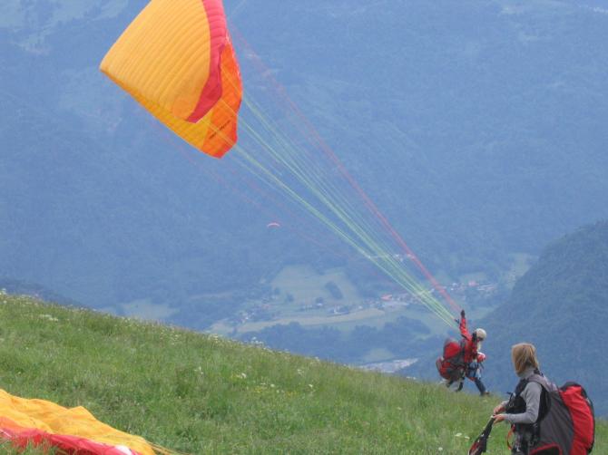 Pertuiset, where it all started. Tandem take-off, June 19th, 2007. (c)RdR