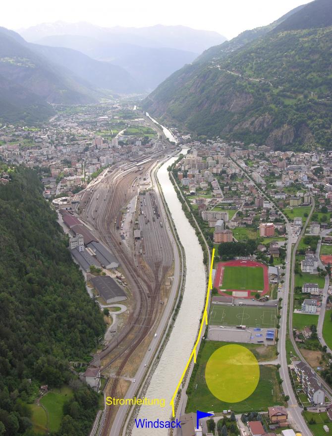 LZ Naters (Brig) beim Sportplatz an der Rhone.
Talwind/ Düse!