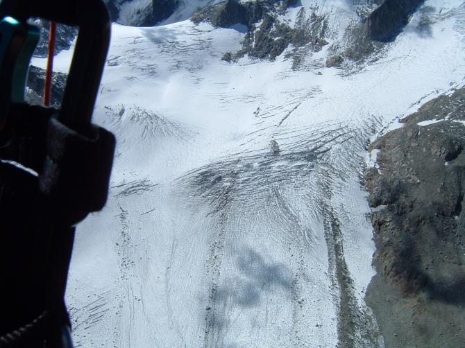 Ein eigenartiges Gefühl ist das wenn du einen Gletscher überfliegst.Bild im Goms geschossen.
Happy Landing Pöüli
