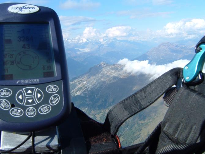 Rückflug aus dem Saastal mit Ziel Fiesch.Landung in Mörel.Schade den das hätte ein schönes Fai3 gegeben...
Geflogen im Mai.