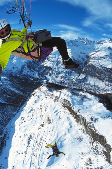 "Base Jump" vom GS aus

mit freundlicher Genehmigung ©www.azoom.ch