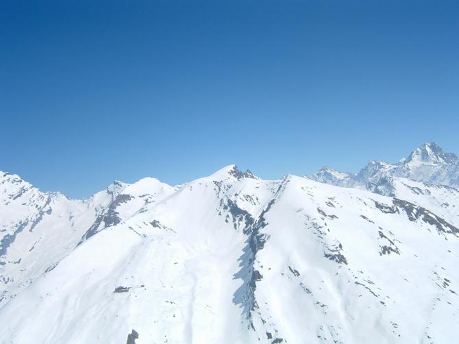 auf dem rückflug von montana mit
toplanding neben der bergstation leuckerbad.
eine flasche bier und dann gings
wieder in die luft.