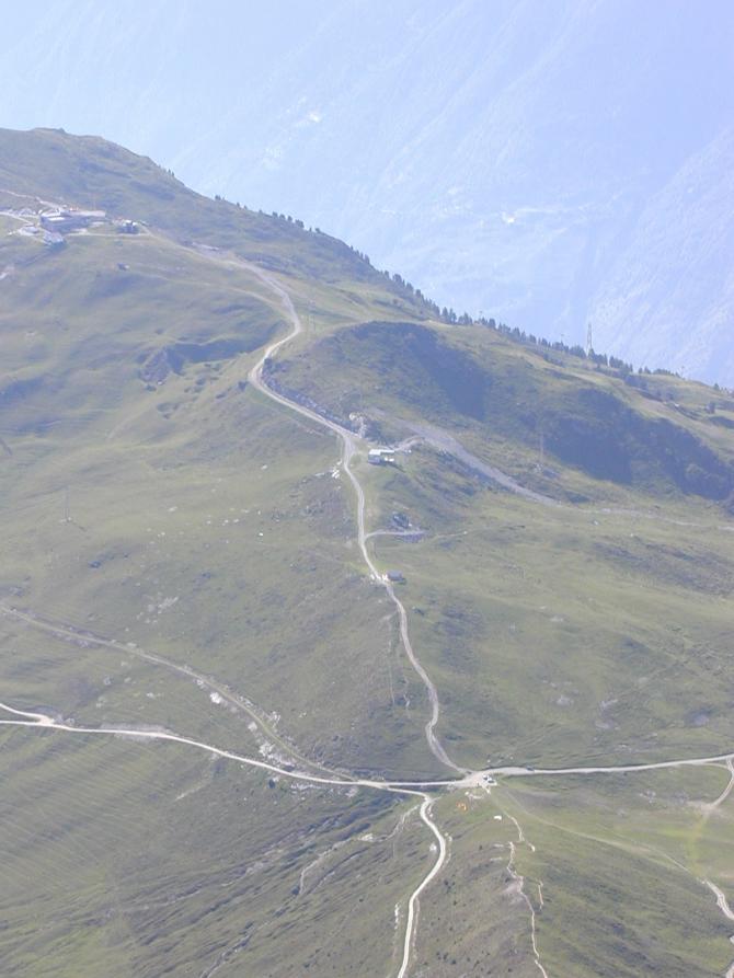 Croix de Coeur-
mit dem Auto erreichbar, jdeal um am späten Nachmittag/ Abend noch mit dem Schirm zu spielen