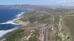 Paragliding Fluggebiet Europa » Italien » Sardinien,Portoscuso,Blick auf den Startplatz und Küste Richtung NE. Landemöglickkeit auf Strand im Hintergrund (Porto Paglia)