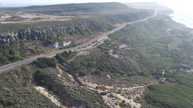 Blick auf Startplatz und Landemöglichkeit unterhalb (Bildmitte unten)