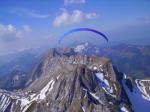Paragliding Fluggebiet Europa » Schweiz » Luzern,Hasenberg,Heinz vor mir, über dem Pilatus...
Bild by Vaudee