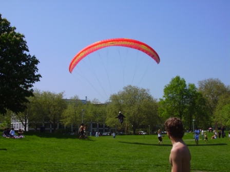 Schöne Landung von Jöni in der Aufschütti Luzern. Den Landeanflug sollte man sich gut einteilen.
Foto by Vaudee