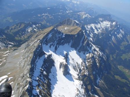 Der Pilatusgrat von oben... Ausgangspunkt für Flüge bis nach Interlaken.