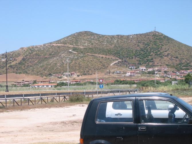 Der Startplatz für Drachen unter dem linken Gipfel nahe der Strasse