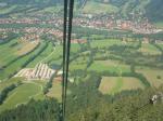 Paragliding Fluggebiet Europa » Deutschland » Bayern,Brauneck,Blick auf Drachenlandeplatz (links das Langgezogene) und den Paragleiterlandeplatz (Rechts von der Bildmitte).