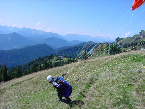 Start auf Süd im Sommer
Man sieht die Querrillen in der Wiese!!