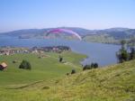 Paragliding Fluggebiet Europa » Schweiz » Schwyz,Hummel,NO-Startplatz (15-20 Minuten Fussaufstieg vom Parkplatz). Bei mässiger Bise kann hier aufgesoart werden.