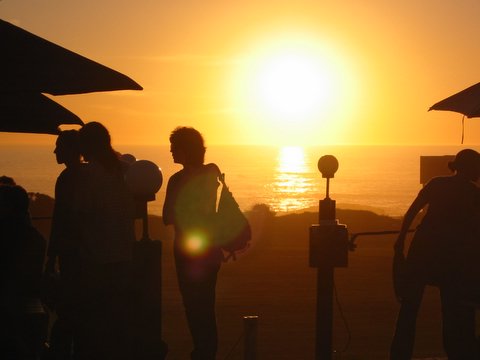 Nach dem Flug: Sundowner in der Strand Bar "La Med".