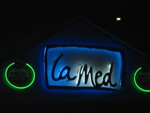 Hier nochmal für alle: die Bar heißt "La Med" (und nicht Club Med!)