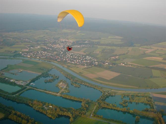Die berühmte Abendthermik am Brunsberg! Ab ca. 19 Uhr traumhaft ruhig in große Höhen! Pilot Thorsten Fotograf Jörg (grandsky)