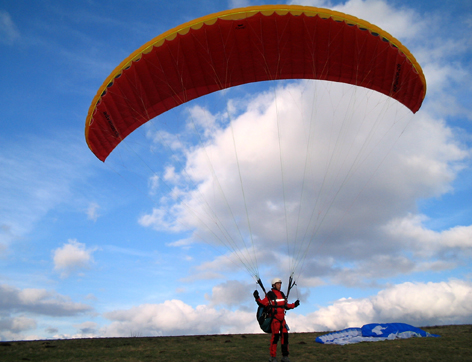 meerfelder maar, wunderschönes fluggebiet bei genügend und reinem südwind. oststartplatz gibt es auch, start ist aber nicht gerade ohne! mehr fotos und ein film vom meerfelder maar auf www.area28.de