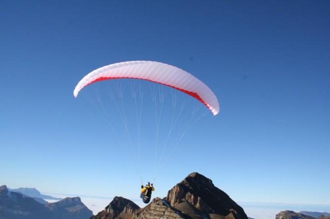 Bisenflug vom Schön Chulm Richtung Eggberge: ein wunderschöner Herbstflug wenn die Nebeldecke keine Talflüge mehr zulässt.