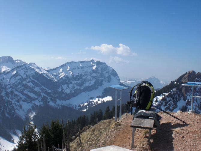 Gipfelaussicht Richtung Westen
hinten rechts: Planggenstock