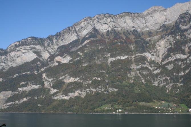 Hier noch ein Blick auf das Betli hinter der Stralegg. Was auf der Karte nach viel Platz aussieht, sind in wirklichkeit mehrheitlich Weinberge. Prost Landung!