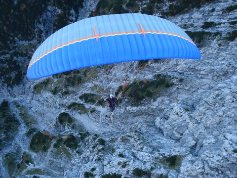 Flug vorbei am Waxenstein