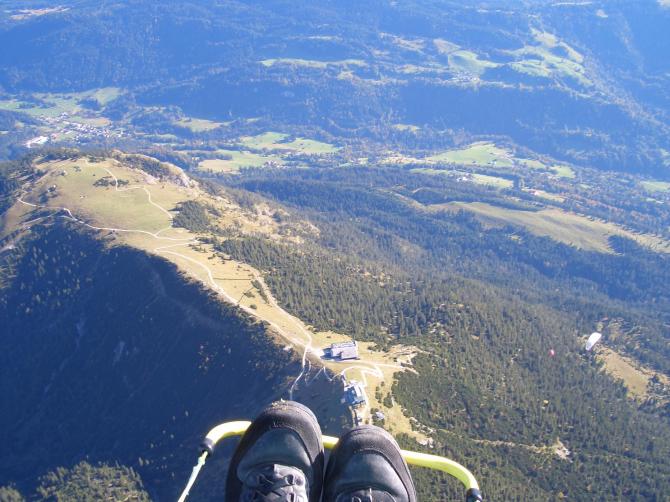 11.10.2006 heute gehts noch bis 2600 m. Über den Stiefelspitzen Bergrestaurant und Bergstation der Bahn und dann markiert der Startplatz