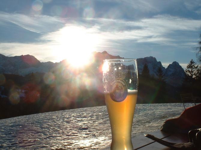 nach fast zwei Stunden Aufstieg auf glatten Steigen zum Wank und 15 Minuten Abgleiten zum Gschwandtner, die Belohnung